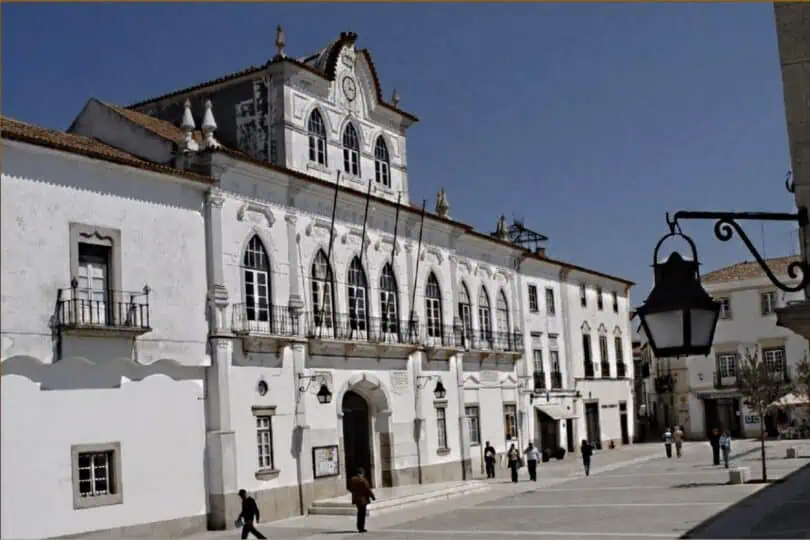 Évora