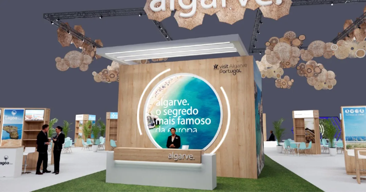 Feira de turismo promovendo o Algarve, Portugal.