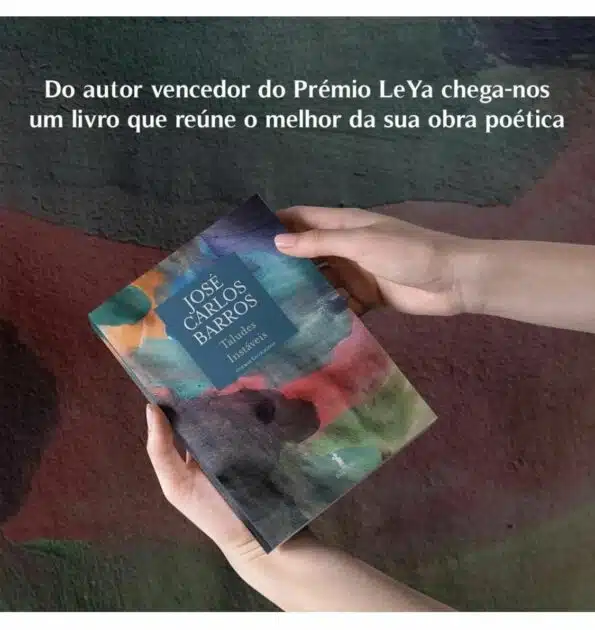 Mãos segurando livro de poesia de José Carlos Barros.